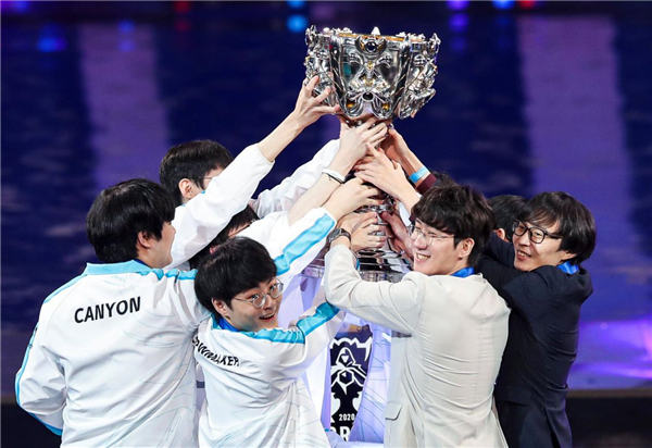 技术底层：解析“随机数生成器（RNG）”的物理熵源与软件算法的博弈。（从底层看随机数生成器（RNG）：物理熵源与软件算法的角力）