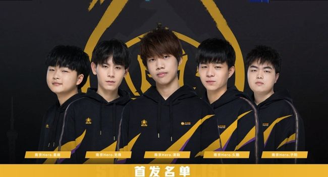 在采访中提