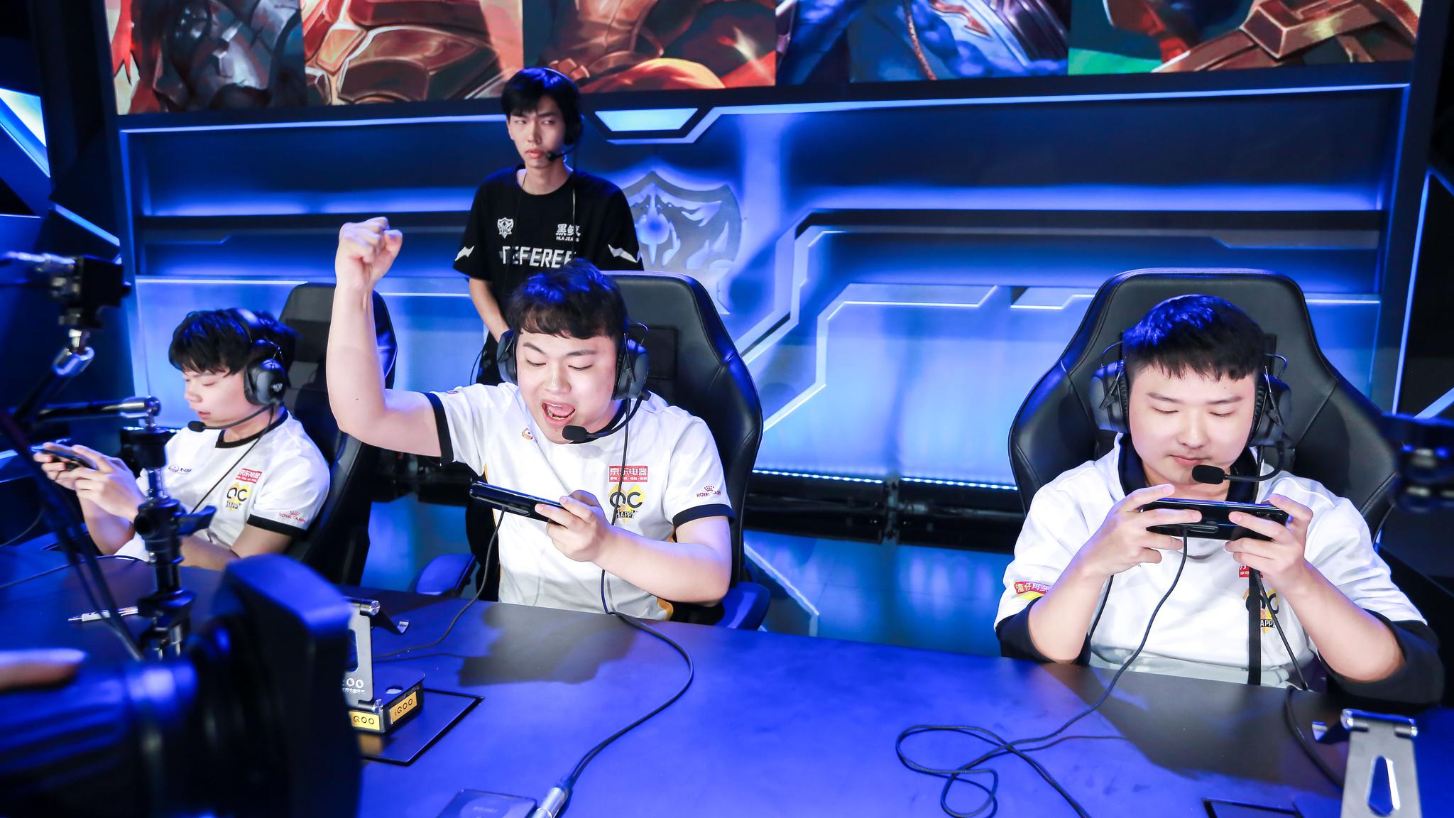 德扑弃牌艺术：不参与本身就是一种控制。（德扑弃牌智慧：不出手也能掌控节奏）