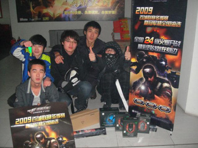 媒体人：LPL明年热闹的台子肯定能搭起来，就看比赛的内容和最后的成绩了